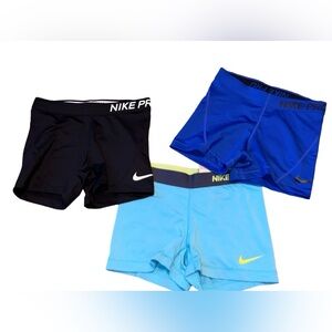 Bundle Women’s Nike Pro shorts